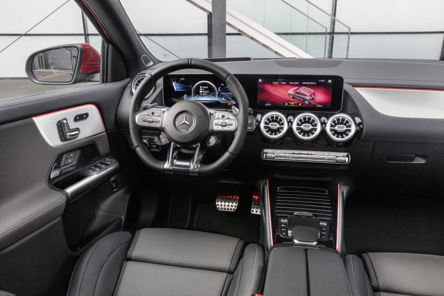Торпедо Mercedes-AMG GLA35 4Matic (H247) 2020 года  (WW) (фото 30 из 48)